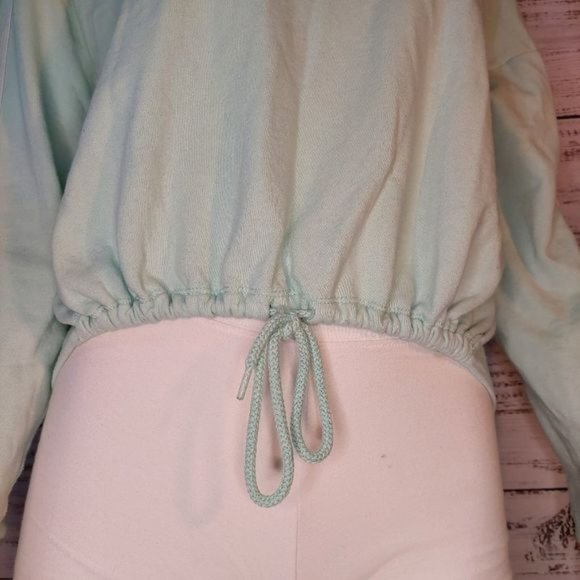 Womans Pullover Short Cut Hoddie with Drawstring - Picture 6 of 11